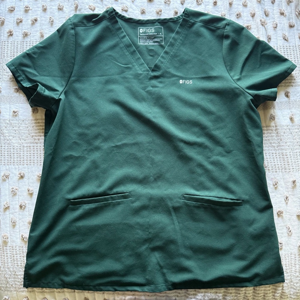 Figs Casma in British Racing Green Size XL